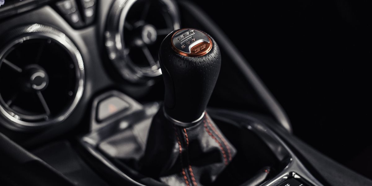 how to tell if someone is driving a manual